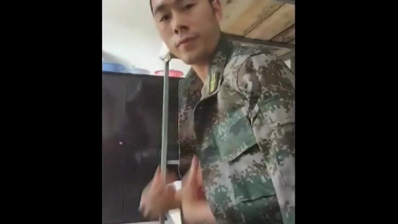 Chinese Military Gay Porn - CÃ¡mara en vivo de niÃ±o soldado chino con calcetines morenos ver en linea