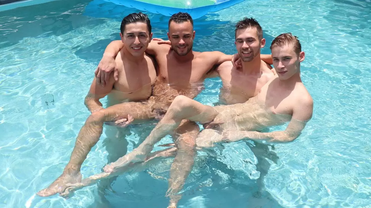 Junge gays nackt am pool