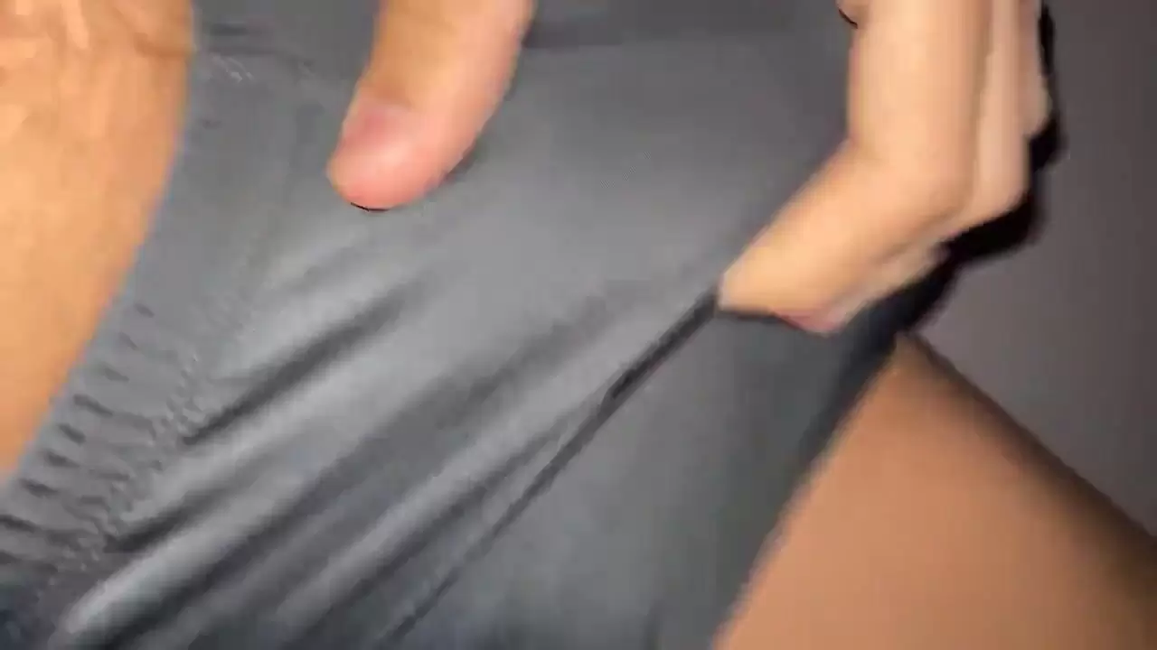 Gran culo y corrida en traje de baño / badehose