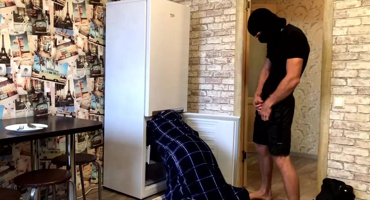 Robber FUCKS a stuck MAN in the refrigerator