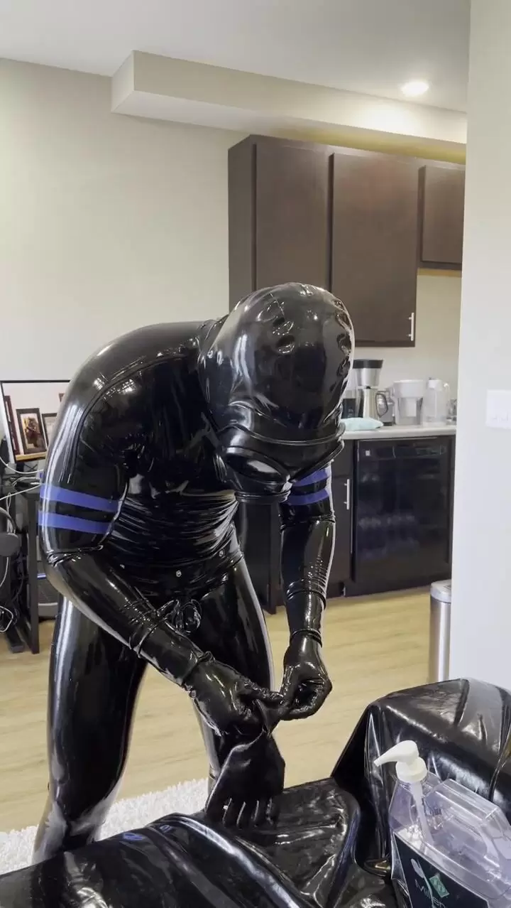 Rubberdrone wank in latex toesocks watch online pic