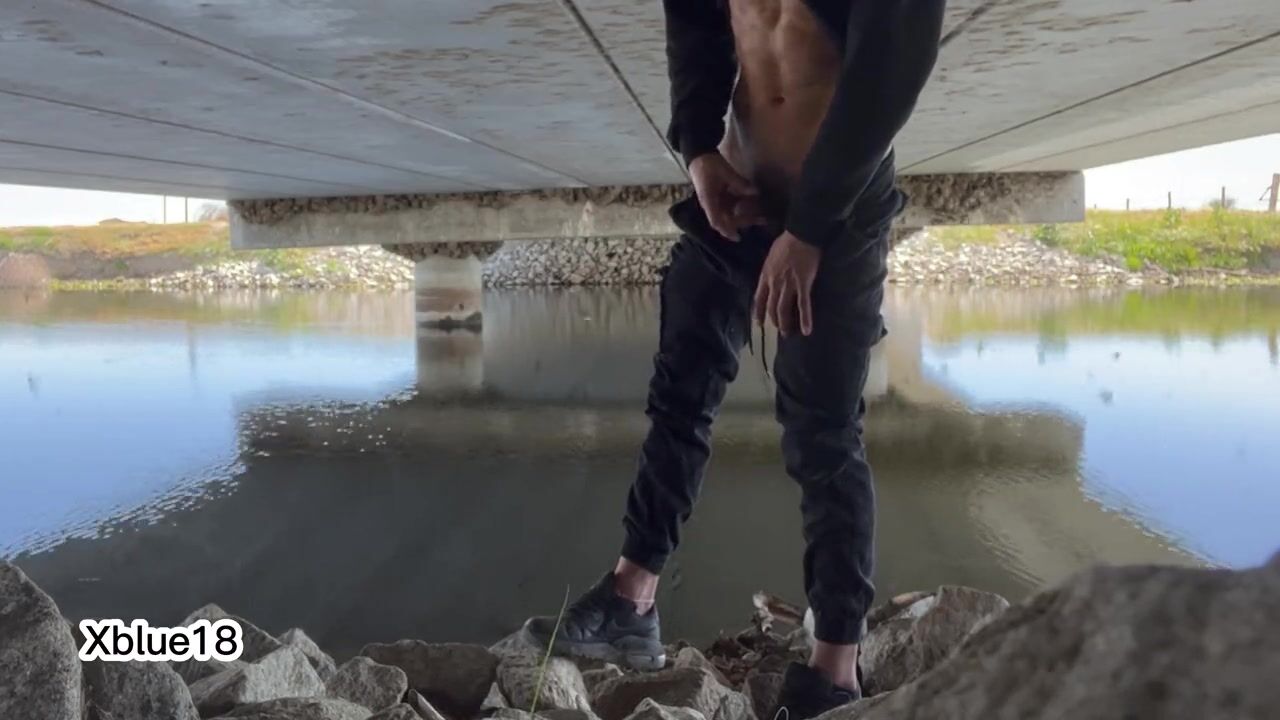 Секс в озере - порно видео на rebcentr-alyans.ru