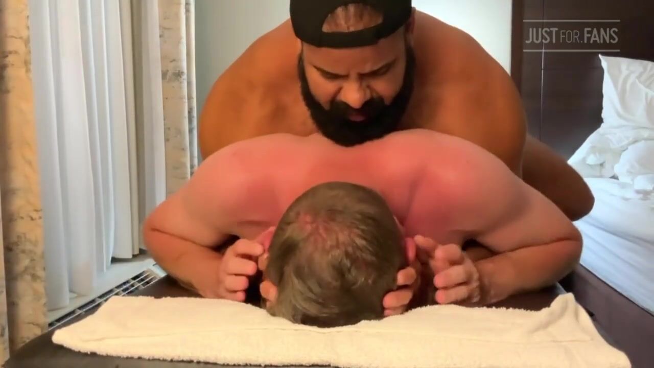 Oscar Bear Tantra Massage with Flip Breeding