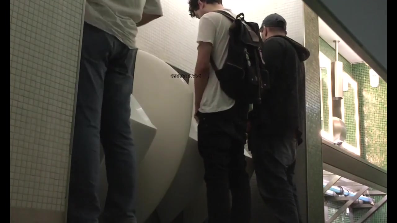 Dudes Jerking Off Tranny - Guys Jerking off at the Urinals watch online